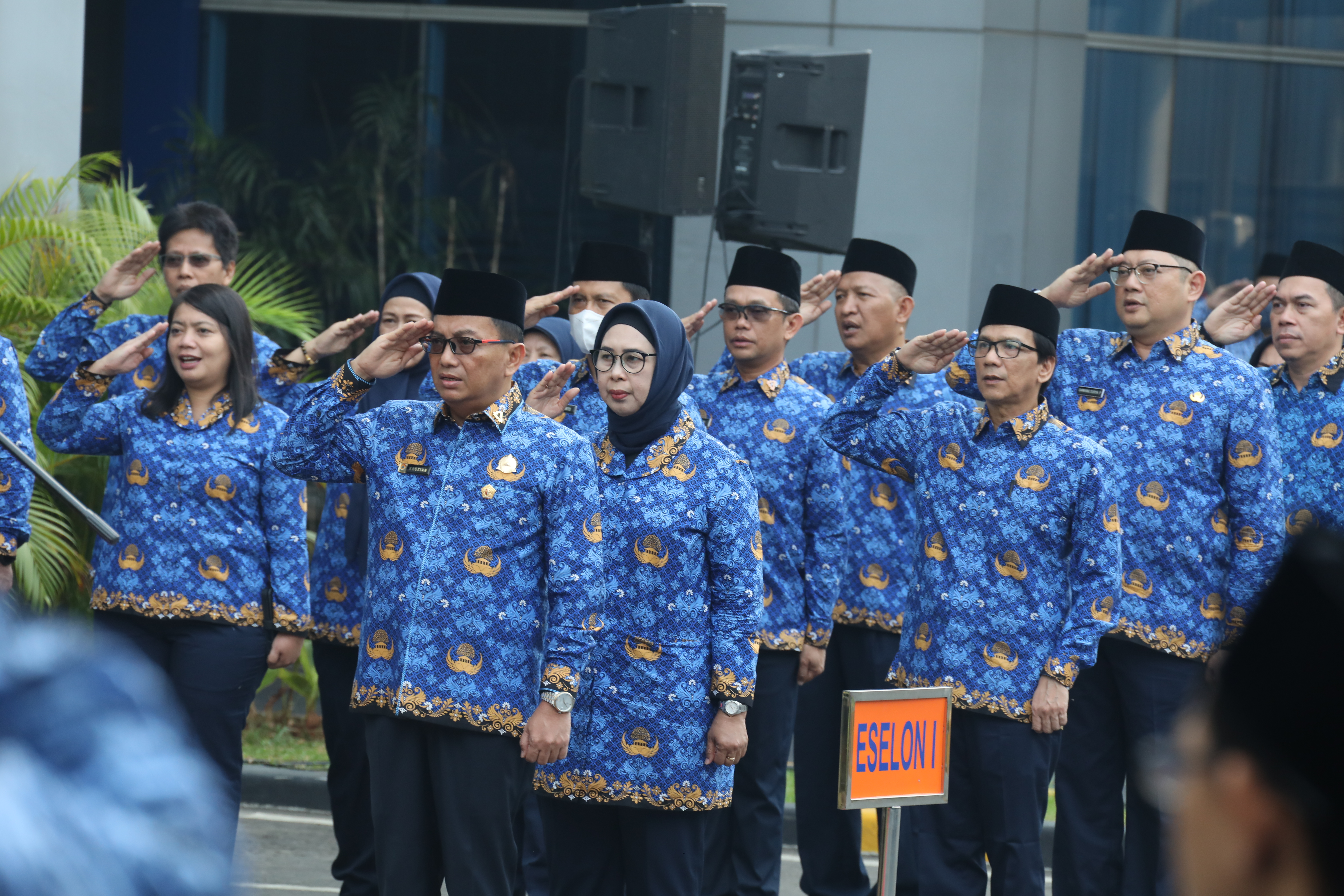 Jajaran pejabat tinggi BNPB yang hadir mengikuti upacara memperingati Hari Kesaktian Pancasila tahun 2023 di halaman Graha BNPB, Jakarta pada Minggu (1/10) pagi